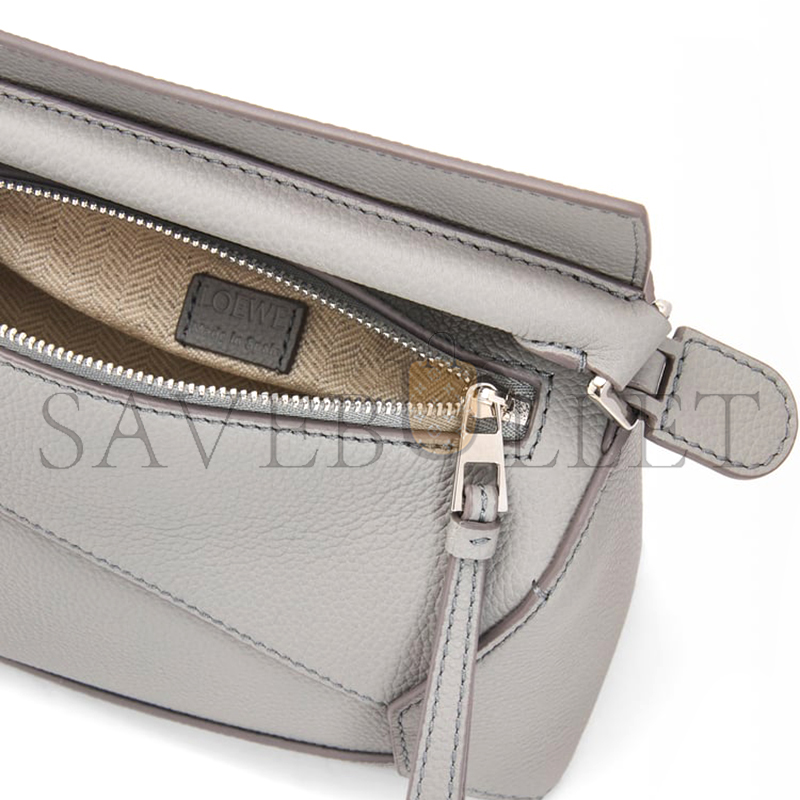 LOEWE MINI PUZZLE EDGE BAG IN SOFT GRAINED CALFSKIN A510P88X16-1150 (18*12.5*8cm) LOEWE MINI PUZZLE EDGE BAG IN SOFT GRAINED CALFSKIN A510P88X16-1150 (18*12.5*8cm)