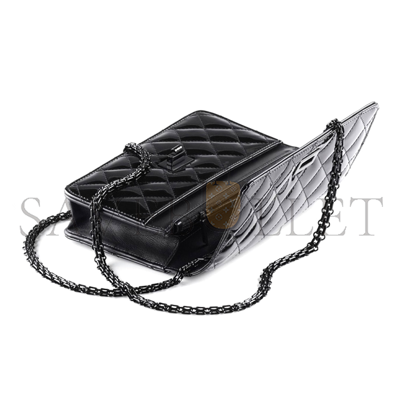 CHANEL QUILTED HANDBAG A70328 B02281 94305 (19*12.5*3.5cm)