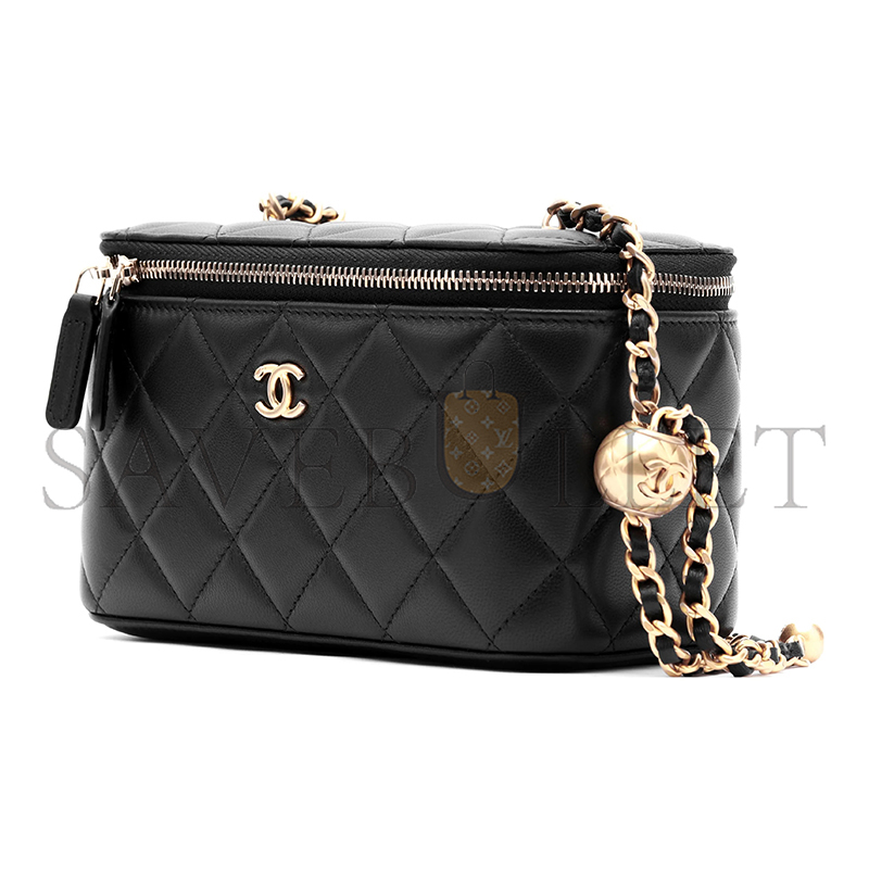 CHANEL SMALL QUILTED VANITY CASE WITH CHAIN AP2303 B18602 94305 (16*10*8cm)