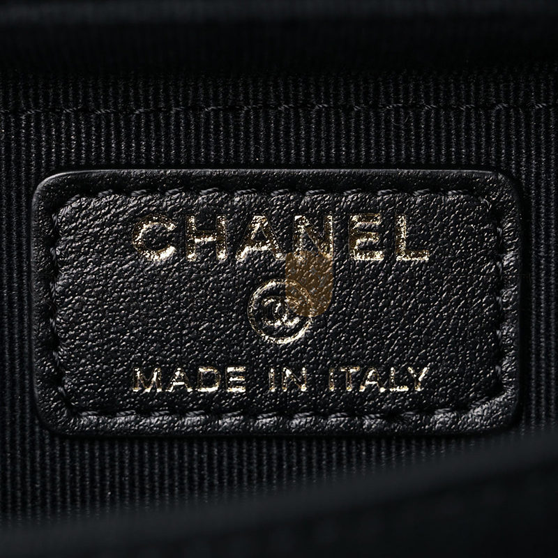 CHANEL QUILTED MINI LACQUERED CHAIN CLUTCH BLACK AP2738 B07995 94305 (10.5*7*4.5cm)